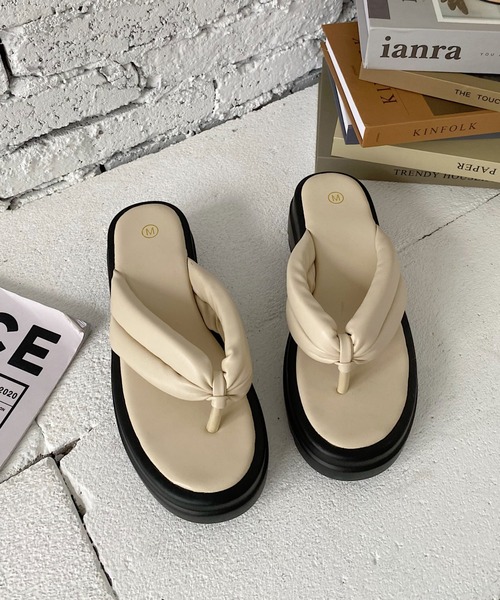 Shoes in Closet(シューズインクローゼット)の「軽量厚底2段ソール ボリューム パデッド トング サンダル 7809(サンダル・レディース・ブラック/アイボリー・LL/S/M/L)」の13枚目の写真