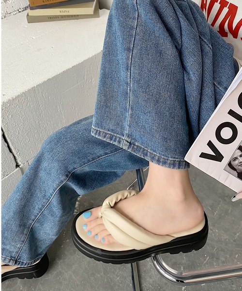 Shoes in Closet(シューズインクローゼット)の「軽量厚底2段ソール ボリューム パデッド トング サンダル 7809(サンダル・レディース・ブラック/アイボリー・LL/S/M/L)」の19枚目の写真