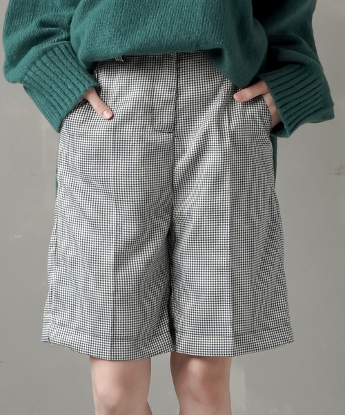 SPINNS（スピンズ）の「【7色展開】アソートピンタックハーフパンツ（スラックス・レディース・チャコール/ブラック/ベージュ系/ブラック系/ブラック系1/ゼブラ/ホワイト・ONESIZE）」の4枚目の写真