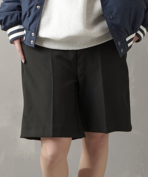 SPINNS（スピンズ）の「【7色展開】アソートピンタックハーフパンツ（スラックス・レディース・チャコール/ブラック/ベージュ系/ブラック系/ブラック系1/ゼブラ/ホワイト・ONESIZE）」の3枚目の写真