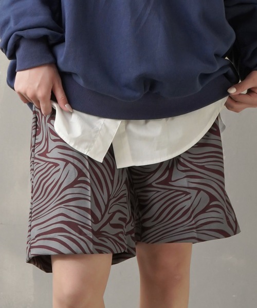 SPINNS（スピンズ）の「【7色展開】アソートピンタックハーフパンツ（スラックス・レディース・チャコール/ブラック/ベージュ系/ブラック系/ブラック系1/ゼブラ/ホワイト・ONESIZE）」の8枚目の写真