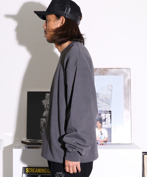 STAMPD（スタンプド）の「STAMPD/スタンプド Stacked Crew クルースウェット トレーナー フロントロゴ ワンポイント（スウェット・メンズ・サンドベージュ/チャコール・M/L/XL）」の3枚目の写真