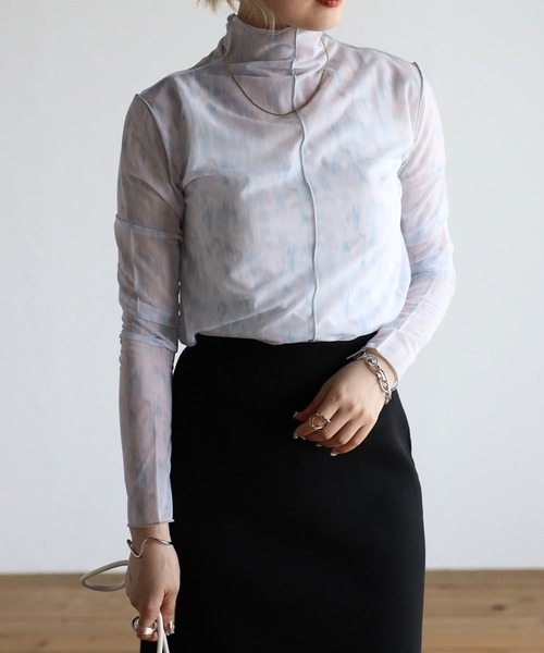 r.(アールドット)の「シアーニュアンスプリント アウトシームボトルネックトップス(Tシャツ/カットソー・レディース・ベージュ/イエロー/グレー/ブルー/オレンジ/ライトグレー/ライトベージュ/ラベンダー/グリーン・FREE)」の7枚目の写真