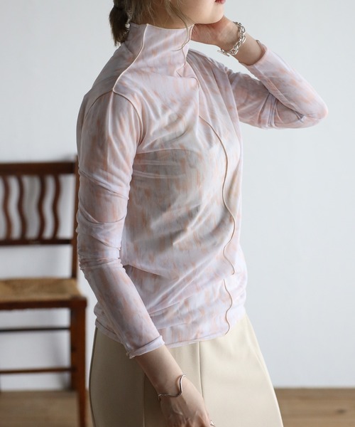 r.(アールドット)の「シアーニュアンスプリント アウトシームボトルネックトップス(Tシャツ/カットソー・レディース・ベージュ/イエロー/グレー/ブルー/オレンジ/ライトグレー/ライトベージュ/ラベンダー/グリーン・FREE)」の21枚目の写真