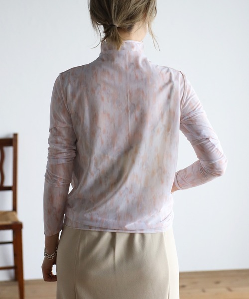 r.(アールドット)の「シアーニュアンスプリント アウトシームボトルネックトップス(Tシャツ/カットソー・レディース・ベージュ/イエロー/グレー/ブルー/オレンジ/ライトグレー/ライトベージュ/ラベンダー/グリーン・FREE)」の22枚目の写真