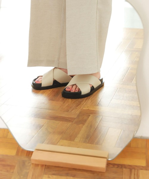 SENSE OF PLACE by URBAN RESEARCH（センスオブプレイスバイアーバンリサーチ）の「ワイドクロスフットベッドサンダル（サンダル・レディース・ブラック/ブラウン/グリーン/アイボリー・SMALL/MEDIUM/LARGE）」の2枚目の写真