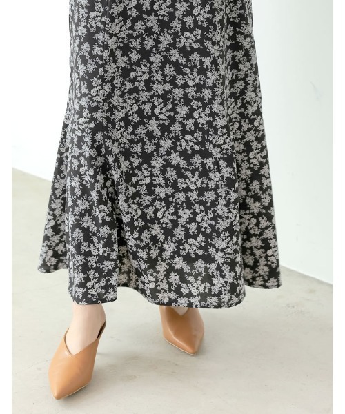 Re:EDIT（リエディ）の「[低身長サイズ有]デシン小花柄マーメイドスカート（スカート・レディース・レッド/ブラック/キャメル・MEDIUM/LARGE/SHORT）」の10枚目の写真