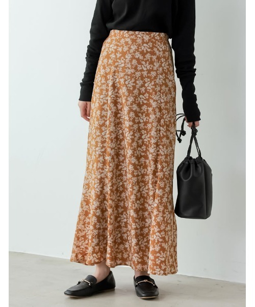 Re:EDIT（リエディ）の「[低身長サイズ有]デシン小花柄マーメイドスカート（スカート・レディース・レッド/ブラック/キャメル・MEDIUM/LARGE/SHORT）」の13枚目の写真