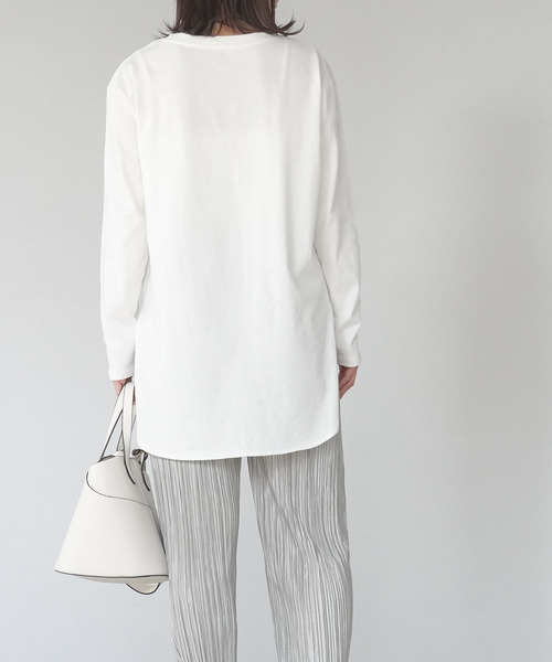 IAMUSE(アイアミューズ)の「【IAMUSE】スリットロングテールトップス S0081(Tシャツ/カットソー・レディース・ホワイト/ブラック・FREE)」の1枚目の写真