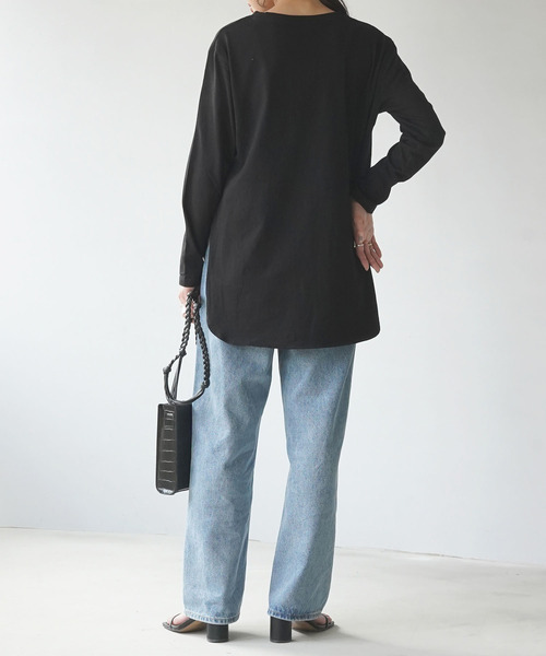 IAMUSE(アイアミューズ)の「【IAMUSE】スリットロングテールトップス S0081(Tシャツ/カットソー・レディース・ホワイト/ブラック・FREE)」の2枚目の写真