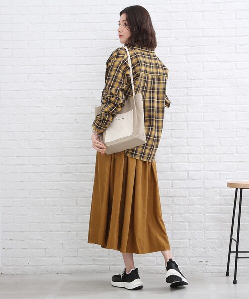 SHOO・LA・RUE(シューラルー)の「◆デイリー使いのマストアイテム チェックシャツ(シャツ/ブラウス・レディース・ベージュ系1/イエロー系9/ワイン系3/ネイビー系1・02/03/04)」の18枚目の写真
