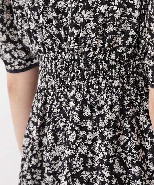 N.（N. Natural Beauty Basic）（エヌエヌナチュラルビューティーベーシック）の「フラワープリントパワショルストレートワンピース（ワンピース・レディース・ホワイト系その他/ブラック系その他/グリーン系その他・MEDIUM）」の10枚目の写真