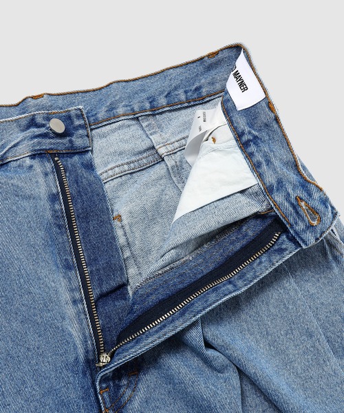 HED MAYNER（ヘドメイナー）の「PLEATED DENIM（デニムパンツ・メンズ・ライトブルー・S/M）」の3枚目の写真