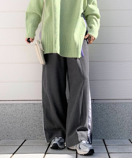 Q(キュー)の「ツイルピーチサイドラインワイドパンツ(その他パンツ・レディース・チャコールグレー/アッシュグレー・MEDIUM)」の1枚目の写真