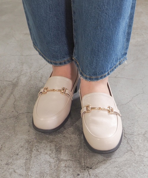 byあしながおじさん（バイアシナガオジサン）の「ビットローファー　8510083（ローファー・レディース・ライトブルー/アイボリー/ブラック/グレイッシュベージュ/ダークブラウン/テラコッタ/ライトグリーン/ウッド/クリアブラウン/ダークベージュ/オフホワイト・24.0cm/22.5cm/23.0cm/23.5cm/24.5cm/25.0cm/22.0cm/24cm/22cm/25cm/23cm）」の2枚目の写真