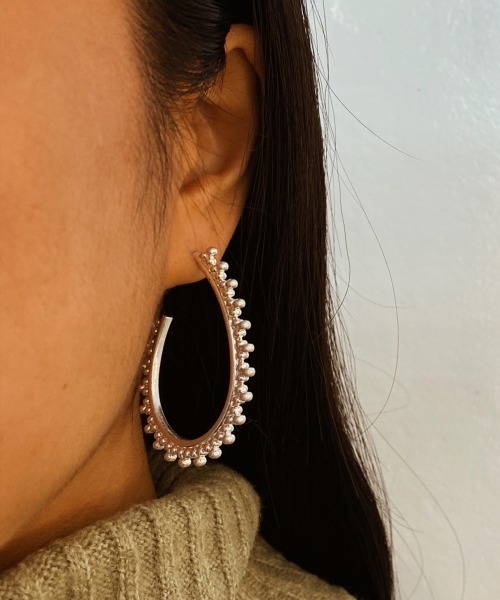 emouv by est(エモーヴバイエスト)の「emouv by est デザインサークルピアス(ピアス(両耳用)・レディース・シルバー/ゴールド・FREE)」の1枚目の写真