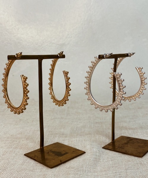 emouv by est(エモーヴバイエスト)の「emouv by est デザインサークルピアス(ピアス(両耳用)・レディース・シルバー/ゴールド・FREE)」の4枚目の写真