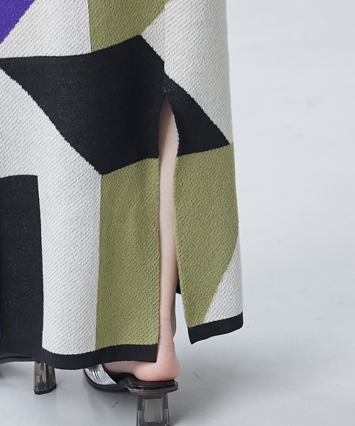 miclat（ミクラ）の「大きいサイズ　幾何学柄ニットスカート　miclat（スカート・レディース・グレー系/ベージュ系・LL/3L/4L/5L/L）」の4枚目の写真