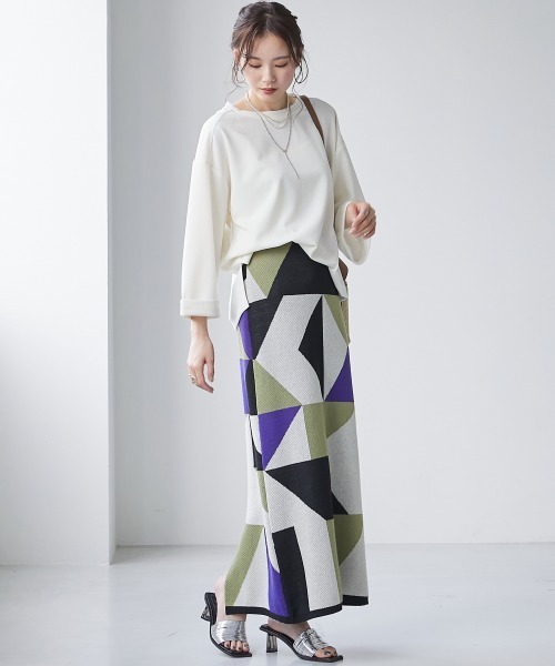 miclat（ミクラ）の「大きいサイズ　幾何学柄ニットスカート　miclat（スカート・レディース・グレー系/ベージュ系・LL/3L/4L/5L/L）」の3枚目の写真