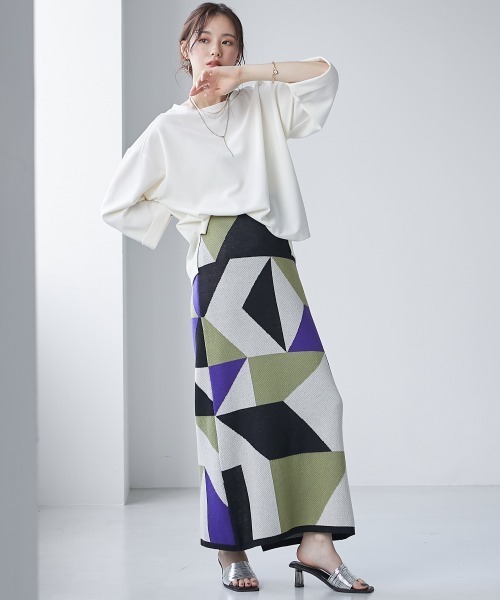 miclat（ミクラ）の「大きいサイズ　幾何学柄ニットスカート　miclat（スカート・レディース・グレー系/ベージュ系・LL/3L/4L/5L/L）」の11枚目の写真