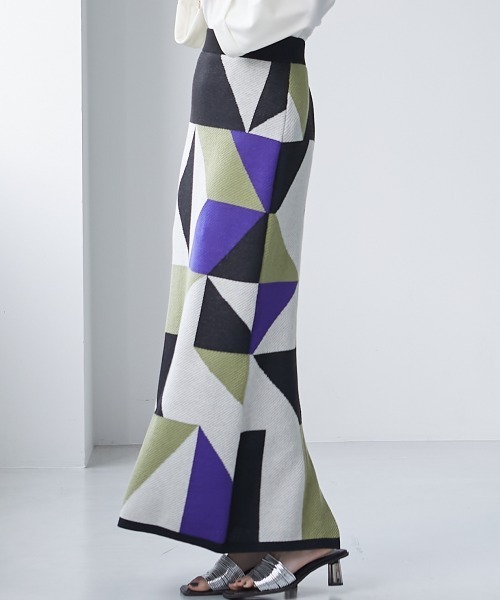 miclat（ミクラ）の「大きいサイズ　幾何学柄ニットスカート　miclat（スカート・レディース・グレー系/ベージュ系・LL/3L/4L/5L/L）」の9枚目の写真