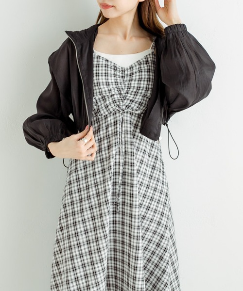 OLIVE des OLIVE(オリーブデオリーブ)の「【WEB限定カラー有】胸クシュキャミワンピース(ワンピース・レディース・サックスブルー/ブラック/オフホワイト/チェック・FREE)」の4枚目の写真