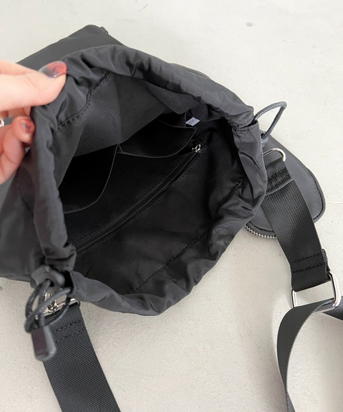 thank U more（サンキューモア）の「マルチポーチ付き【2WAY】エステルショルダーバッグ＆ボディーバッグ（ショルダーバッグ・レディース・アイボリー/ブラック/ブラウン/グリーン・FREE）」の6枚目の写真