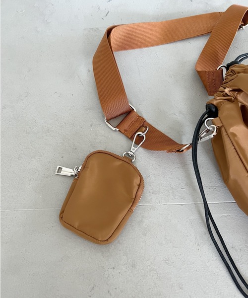 thank U more（サンキューモア）の「マルチポーチ付き【2WAY】エステルショルダーバッグ＆ボディーバッグ（ショルダーバッグ・レディース・アイボリー/ブラック/ブラウン/グリーン・FREE）」の14枚目の写真