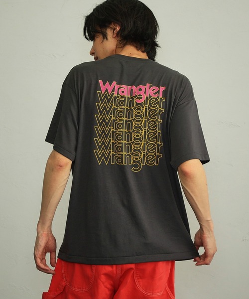 Wrangler（ラングラー）の「Wrangler/ラングラー ロゴポップ 半袖Tシャツ（Tシャツ/カットソー・メンズ・チャコールグレー/チャコール/イエロー/ホワイト系その他/グリーン/ホワイト・X-LARGE/SMALL/LARGE/MEDIUM）」の3枚目の写真