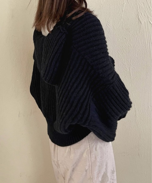 Olu.（オルドット）の「襟付きVネックショートニット（ニット/セーター・レディース・ホワイト/ブラック/カーキ・FREE）」の4枚目の写真