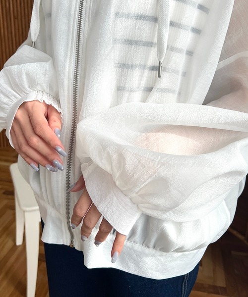 moment+（モーメントプラス）の「シアーフードボリュームスリーブマウンテンパーカー（マウンテンパーカー・レディース・アイボリー/グレイッシュベージュ/ブラック/ピンク・M）」の14枚目の写真