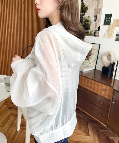 moment+（モーメントプラス）の「シアーフードボリュームスリーブマウンテンパーカー（マウンテンパーカー・レディース・アイボリー/グレイッシュベージュ/ブラック/ピンク・M）」の11枚目の写真