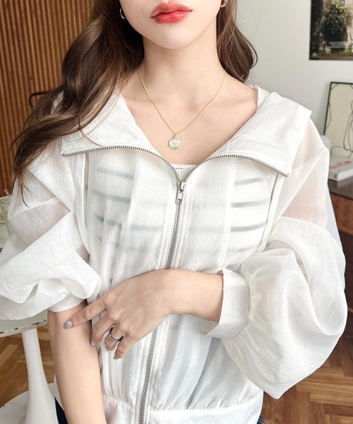 moment+（モーメントプラス）の「シアーフードボリュームスリーブマウンテンパーカー（マウンテンパーカー・レディース・アイボリー/グレイッシュベージュ/ブラック/ピンク・M）」の12枚目の写真