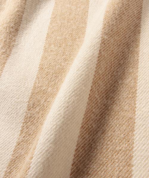 Ray BEAMS(レイビームス)の「Ray BEAMS / ライン ポンチョ ストール(マフラー・レディース・ブラック/ベージュ・ONE SIZE)」の7枚目の写真