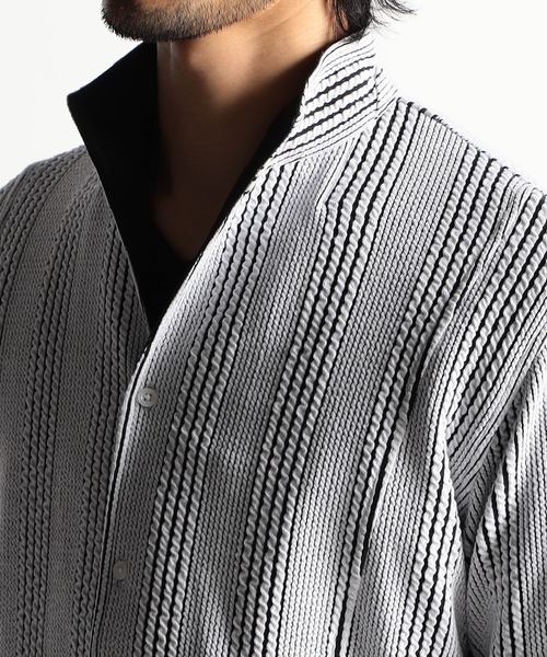 HIDEAWAYS NICOLE（ハイダウェイニコル）の「ブリスターストライプイタリアンカラーシャツ（シャツ/ブラウス・メンズ・ホワイト×ブラック/ブラック×ホワイト/オフホワイト・LARGE/MEDIUM/X-LARGE）」の7枚目の写真