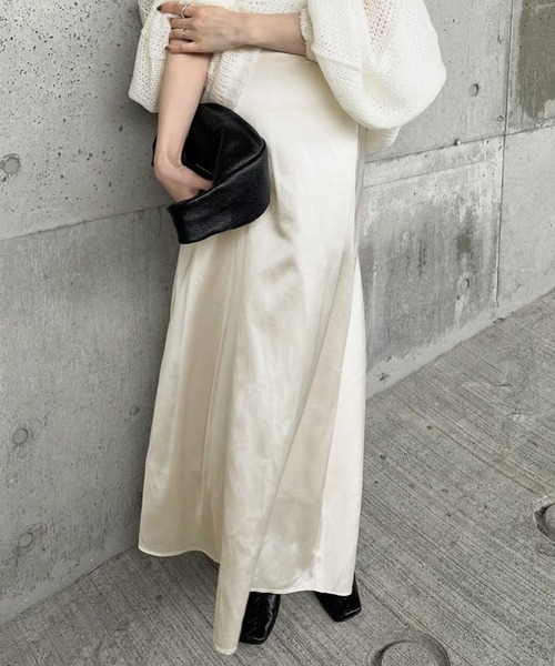 select MOCA by son（セレクトモカバイソン）の「サテンナローロングスカート（スカート・レディース・ベージュ/ダークグレー/アイボリー・SMALL/LARGE/MEDIUM）」の2枚目の写真