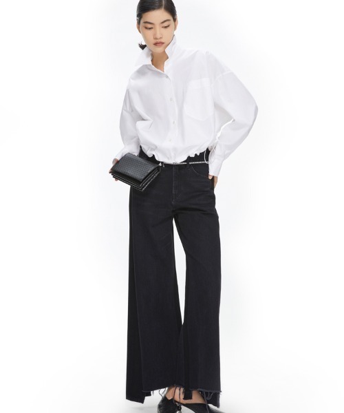 JNBY(ジェーエヌビーワイ)の「Oversized Drawstring Cotton Cropped Shirt(シャツ/ブラウス・レディース・ブラック/ホワイト/グリーン・34/36/38)」の13枚目の写真