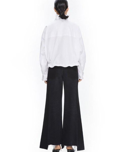 JNBY(ジェーエヌビーワイ)の「Oversized Drawstring Cotton Cropped Shirt(シャツ/ブラウス・レディース・ブラック/ホワイト/グリーン・34/36/38)」の14枚目の写真