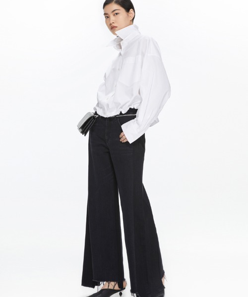 JNBY(ジェーエヌビーワイ)の「Oversized Drawstring Cotton Cropped Shirt(シャツ/ブラウス・レディース・ブラック/ホワイト/グリーン・34/36/38)」の15枚目の写真