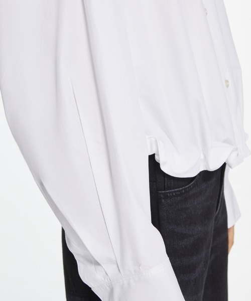 JNBY(ジェーエヌビーワイ)の「Oversized Drawstring Cotton Cropped Shirt(シャツ/ブラウス・レディース・ブラック/ホワイト/グリーン・34/36/38)」の12枚目の写真