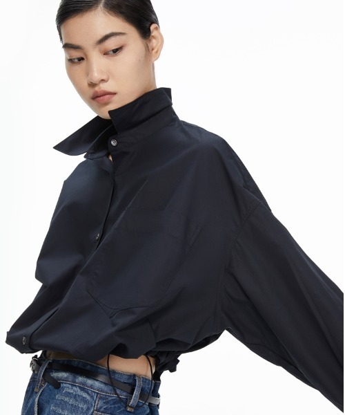 JNBY(ジェーエヌビーワイ)の「Oversized Drawstring Cotton Cropped Shirt(シャツ/ブラウス・レディース・ブラック/ホワイト/グリーン・34/36/38)」の18枚目の写真