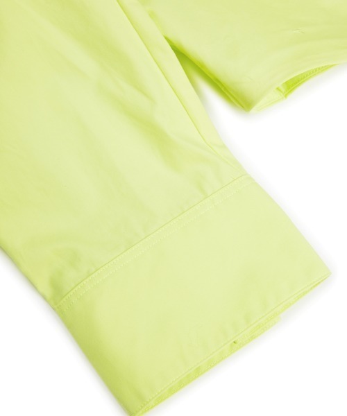 JNBY(ジェーエヌビーワイ)の「Oversized Drawstring Cotton Cropped Shirt(シャツ/ブラウス・レディース・ブラック/ホワイト/グリーン・34/36/38)」の7枚目の写真