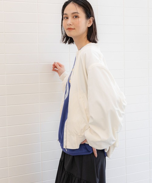 LAKOLE（ラコレ）の「シャーリングスリーブMA-1 / 104471（MA-1・レディース・ブラック/グレー/アイボリー・SMALL/MEDIUM）」の19枚目の写真