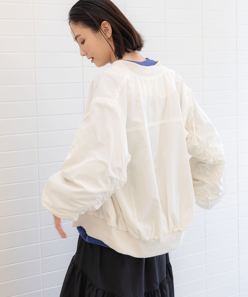 LAKOLE（ラコレ）の「シャーリングスリーブMA-1 / 104471（MA-1・レディース・ブラック/グレー/アイボリー・SMALL/MEDIUM）」の20枚目の写真