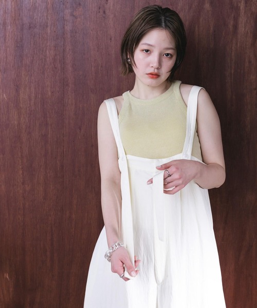 KBF(ケイビーエフ)の「『2サイズ展開』オーバーストラップワイドサロペット(サロペット/オーバーオール・レディース・アイボリー/チャコールグレー・36/38)」の5枚目の写真