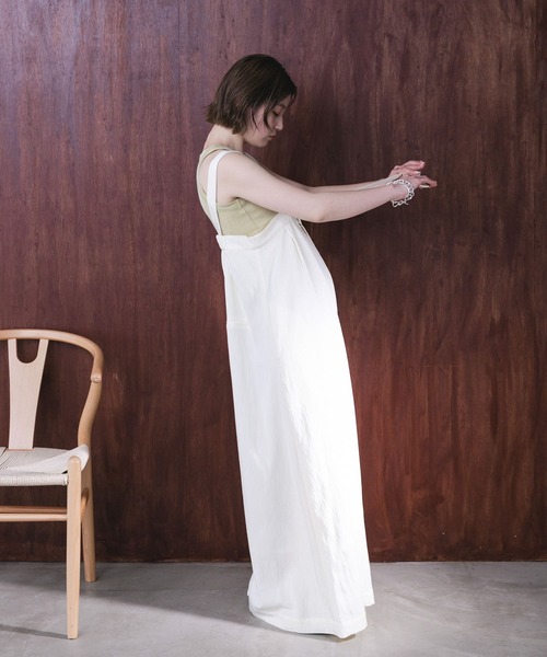 KBF(ケイビーエフ)の「『2サイズ展開』オーバーストラップワイドサロペット(サロペット/オーバーオール・レディース・アイボリー/チャコールグレー・36/38)」の13枚目の写真