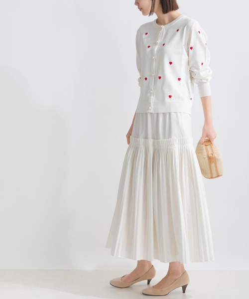 PICCIN PERLA(ピッチンペルラ)の「ハート刺繍パールボタンカーディガン(カーディガン/ボレロ・レディース・ライトグレー/ブラック/オフホワイト・M)」の6枚目の写真