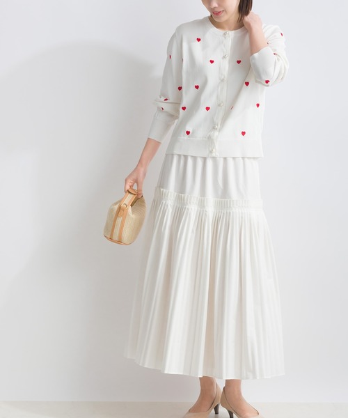 PICCIN PERLA(ピッチンペルラ)の「ハート刺繍パールボタンカーディガン(カーディガン/ボレロ・レディース・ライトグレー/ブラック/オフホワイト・M)」の9枚目の写真