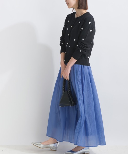 PICCIN PERLA(ピッチンペルラ)の「ハート刺繍パールボタンカーディガン(カーディガン/ボレロ・レディース・ライトグレー/ブラック/オフホワイト・M)」の14枚目の写真