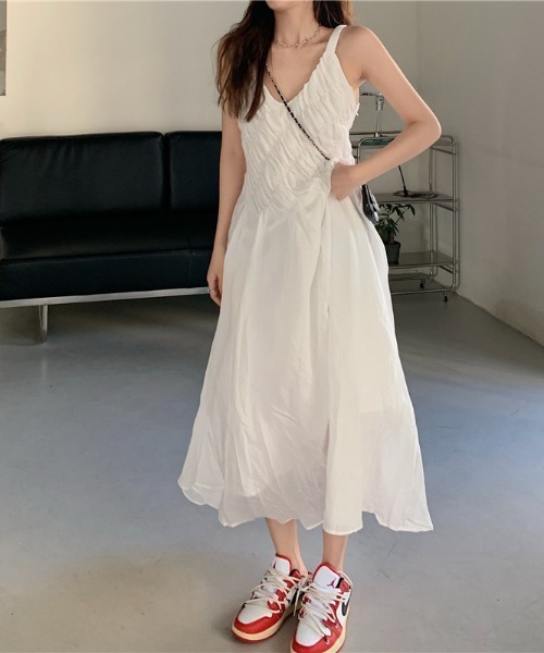 FREE STYLISTS(フリー スタイリスト)の「YUGA_YGMC シアーボリュームフレア キャミソールワンピース(ワンピース・レディース・ブラック/ホワイト・FREE)」の1枚目の写真